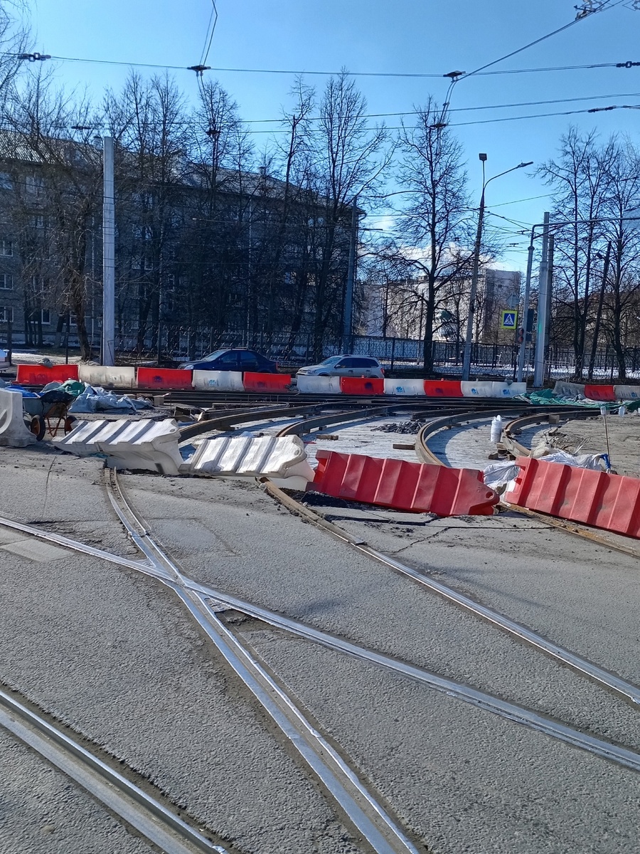 Перекресток улиц Ильинская (за спиной) и Красносельская