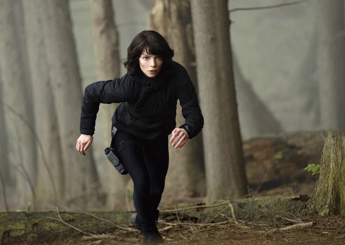 Боевик, мелодрама, фантастика. Великобритания, США. В главных ролях: Майлз Теллер, Аня Тейлор - Джой, Сигурни Уивер.