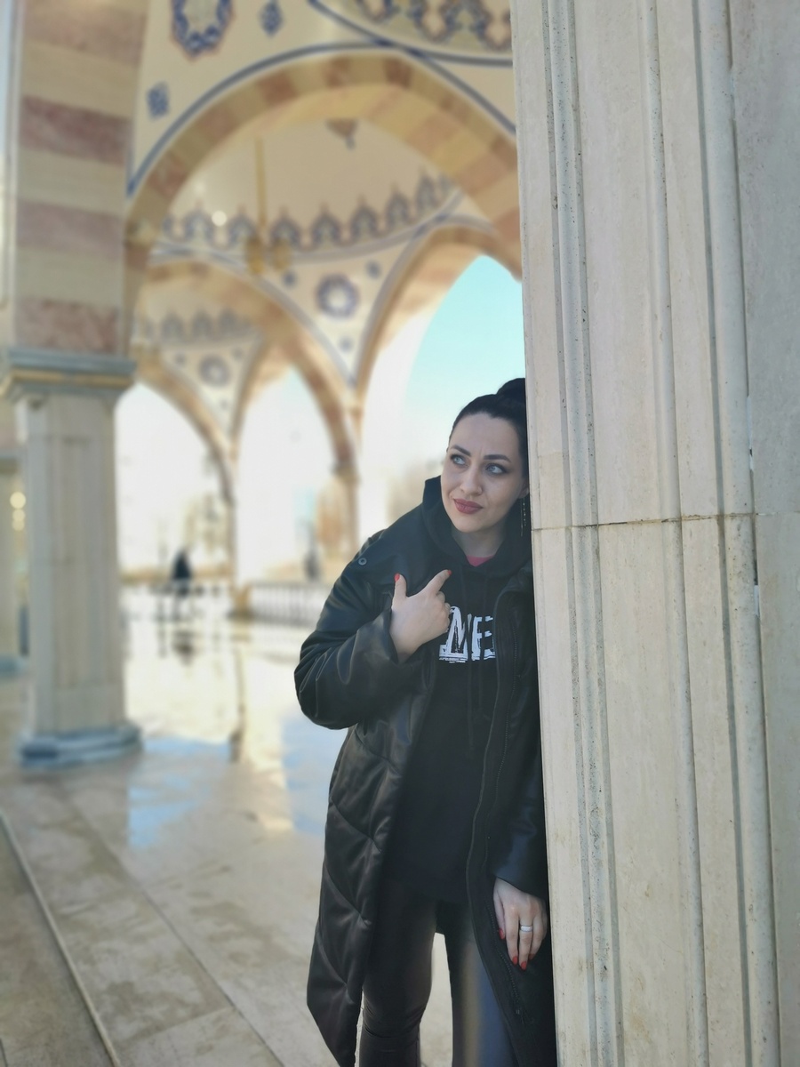   Мечеть выполнена в классическом османском стиле, за основу была взята архитектура знаменитой Голубой мечети в Стамбуле.  Работать над созданием святыни пригласили турецких мастеров. Во внешней отделке использовался редкий мрамор - травертин, привезенный с побережья Мраморного моря.