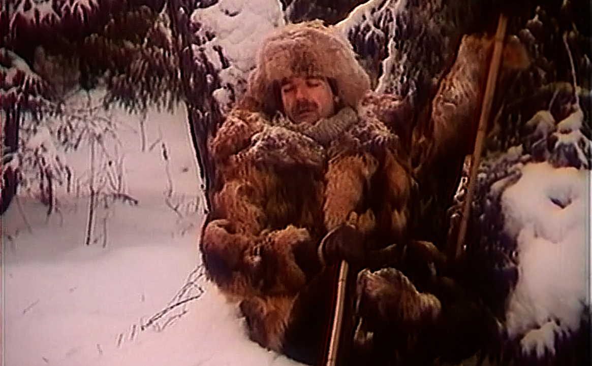 Кадр из фильма "В дебрях, где реки бегут..." Мак-Кей (Владимир Симонов),