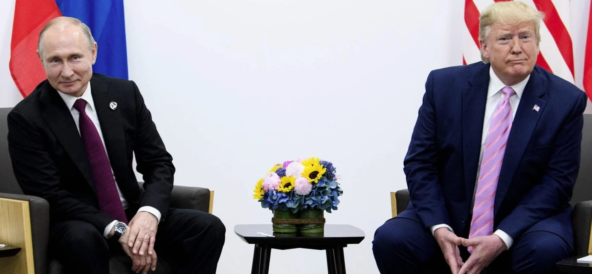 Трамп и Путин 28 июня 2019 г. в кулуарах саммита G20 в Осаке © AFP