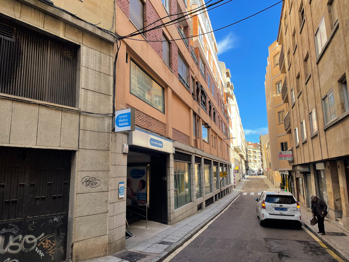 Долго искала фото для статьи, но поскольку мой комп еще не вернулся из починки, с фотками напряженка. Улицы были совершенно безлюдными