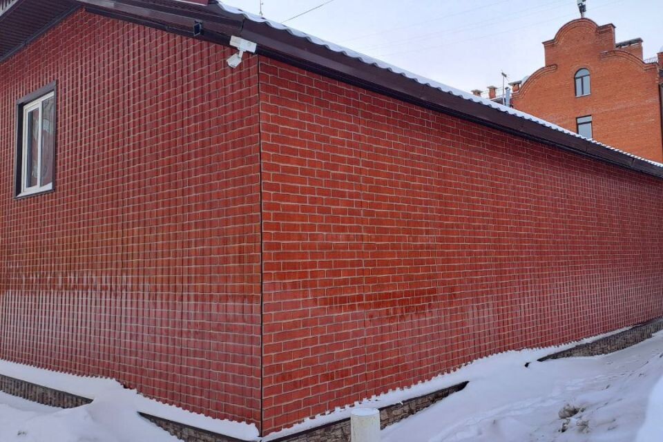    Здание гаража на проспекте Ленина, 93а. Источник: "Толк"