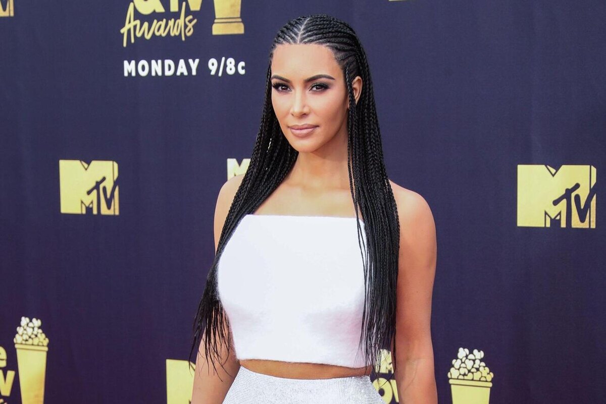    Ким Кардашьян LEGION-MEDIA