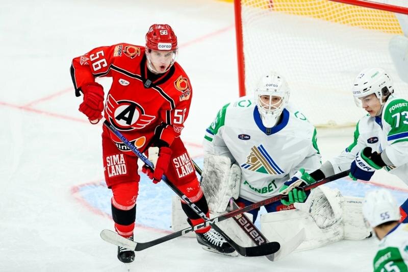    Фото пресс-служба ХК «Автомобилист» / Голкипер Семен Вязовой не позволял уральскому коллективу забрасывать шайбы в свои ворота