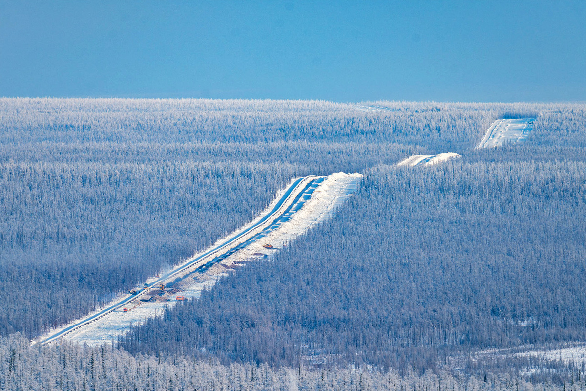     Построить трубу из Западной Сибири в Красноярский край со всей сопутствующей газотранспортной и распределительной инфраструктурой стоит сотни миллиардов рублей. Пока нет четких гарантий, что газ из нее будет покупать Поднебесная, никто не будет начинать стройку