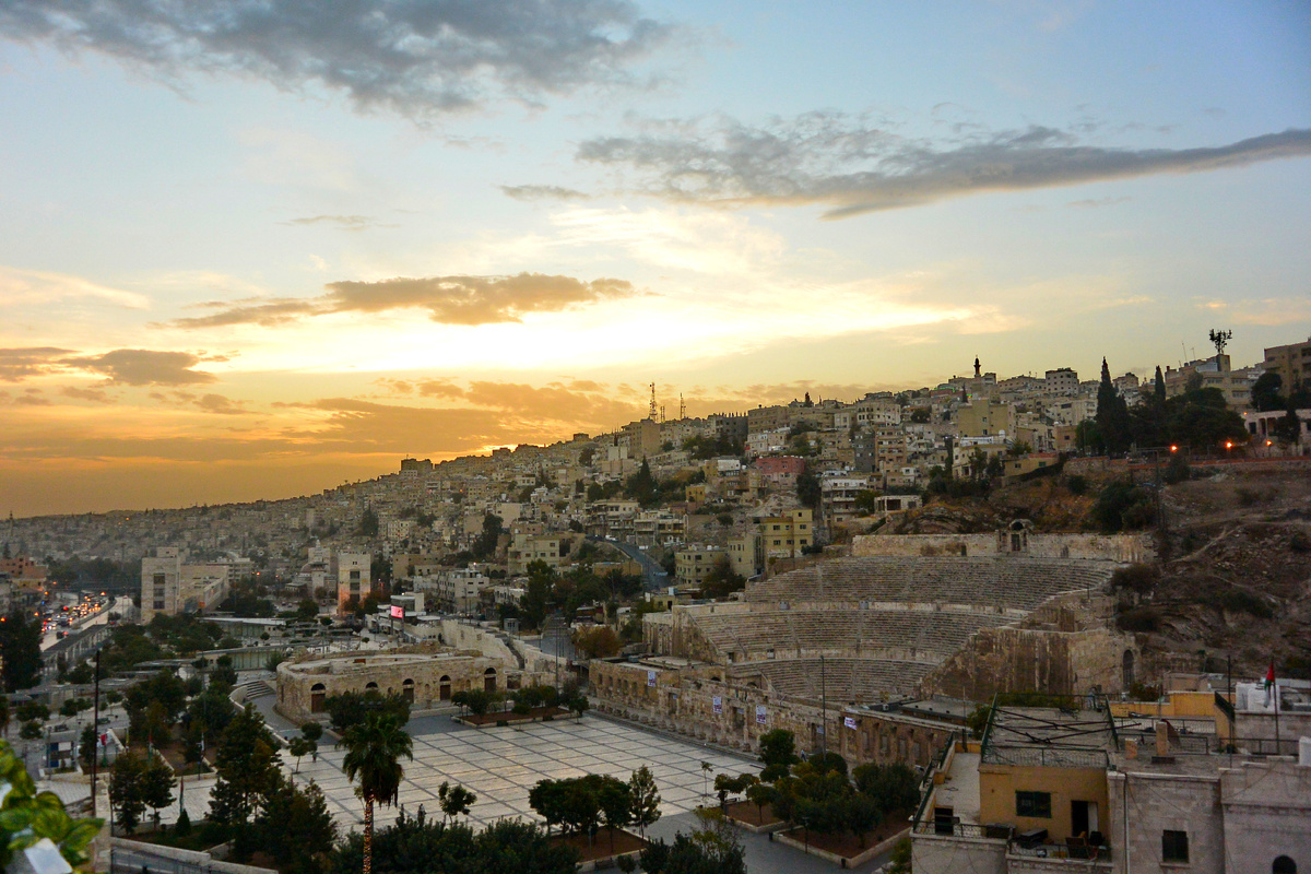 Амман, Римский театр и бывший Форум. Осенний рассвет...