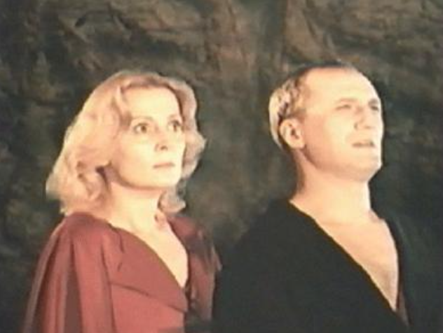 Кадр из фильма. Нелли Пшённая в роли Линды и Юрий Беляев в роли Майкла