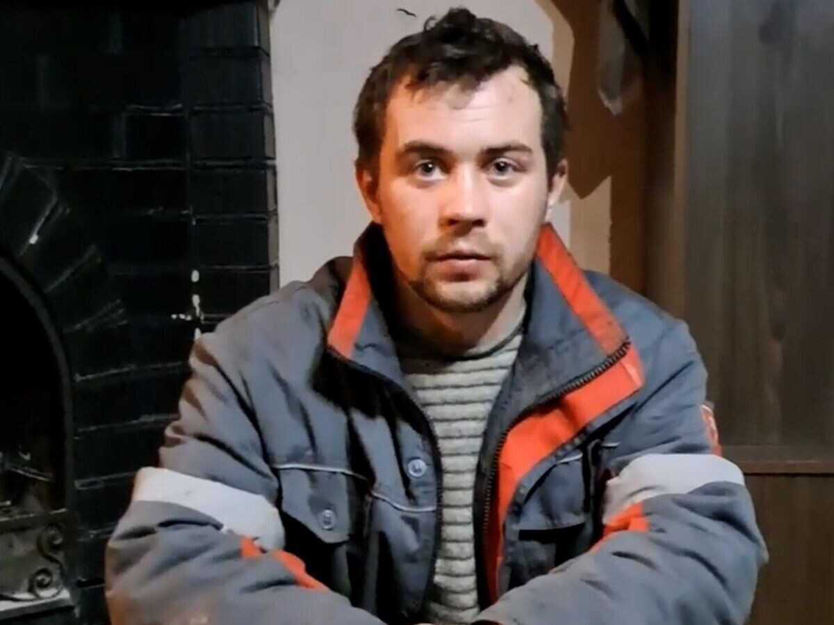    Сергей Чумарный рассказывает, какую задачу выполнял на позициях© РИА Новости