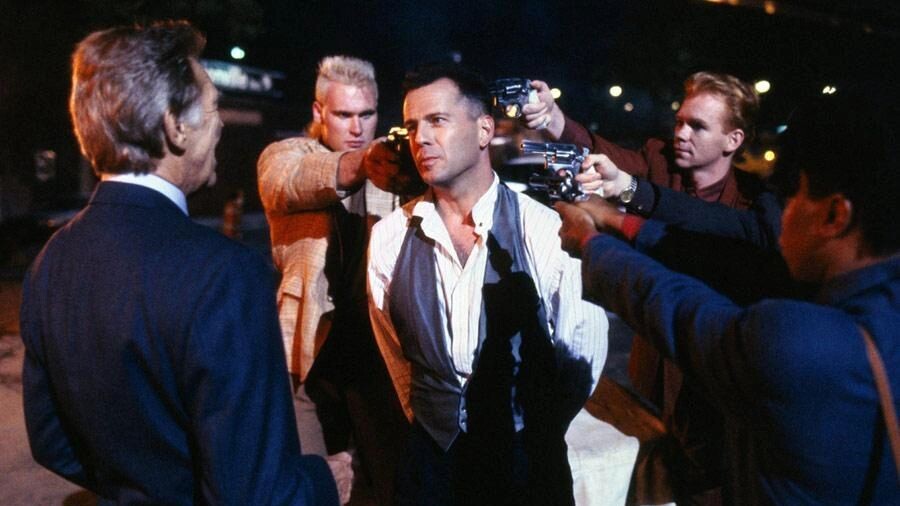    Брюс Уиллис в роли Эдди Хокинса. Фото: кадр из фильма «Гудзонский ястреб» (1991 год), режиссер Майкл Леманн/кинокомпания «TriStar Pictures»