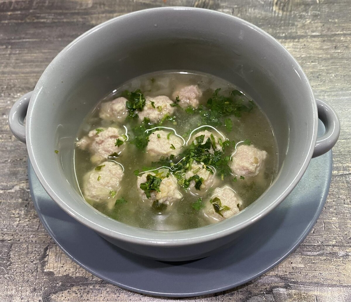 Бульон с фрикадельками. Фото автора
