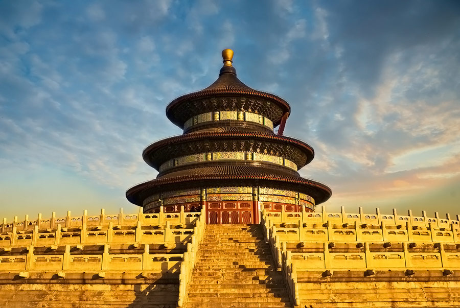                                
          Для путешественников, следующих через аэропорт Шоуду, открывается уникальная возможность бесплатно посетить Великую Китайскую Стену или отправиться на обзорную экскурсию по городу.  Для того, чтобы записаться на экскурсию по прилету необходимо подойти к стойке Beijing Express на втором этаже в зале международных прибытий (рядом с кофейней Manner).   Вы можете выбрать идеальный для вас маршрут, исходя из ваших предпочтений и времени пересадки.                                                                                                                                  
Подробная информация об экскурсиях доступна на сайте:   https://www.trip.com/hot/beijingexpress-halfdaylayovertour.
                                                                                                                                                          
Напомним, что для транзитных пассажиров в Пекине действует 240-часовойбезвизовый режим при наличии билета в третью страну.   Фото - сеть Интернет   