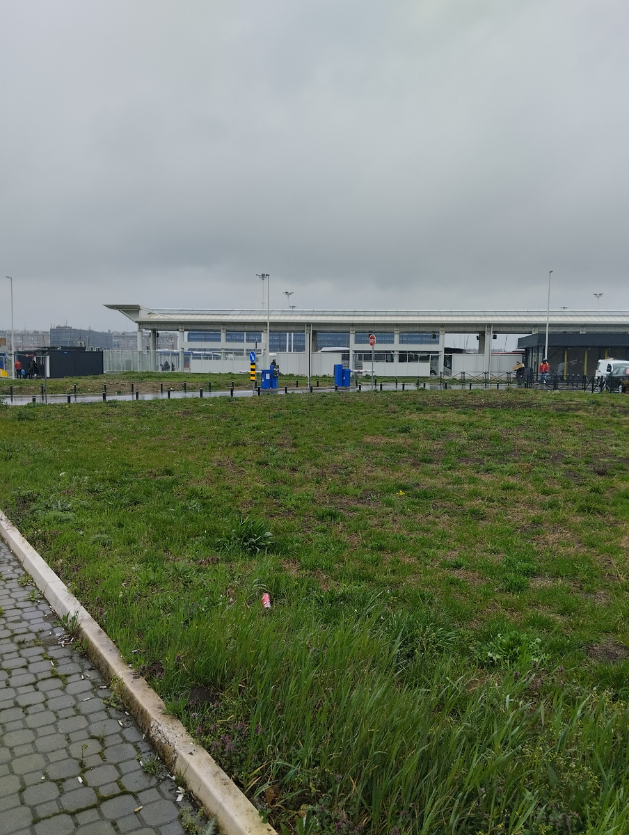 Автобусная станция в Белграде. Фото снаружи. Было так холодно, что я вообще забыла про фото и про то, что я блогер 🤣