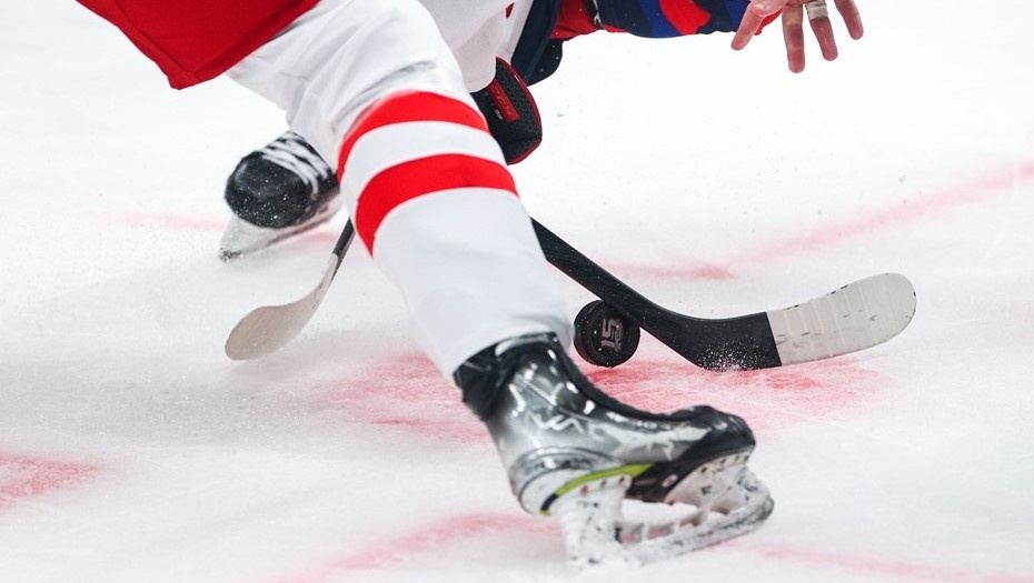    Хоккеисты во время матча. Автор фото: Сергей Бобылев / ТАСС