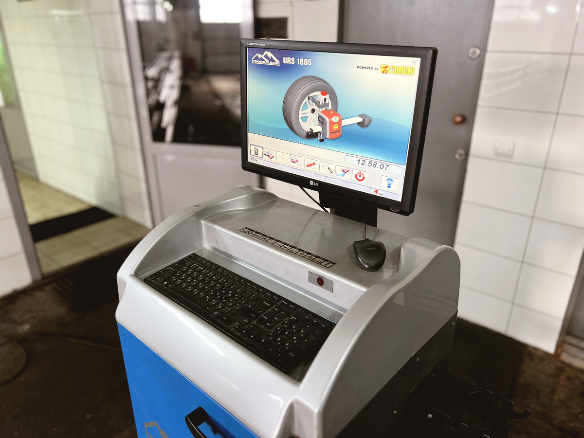 Современный стенд проверки и настройки развал-схождения