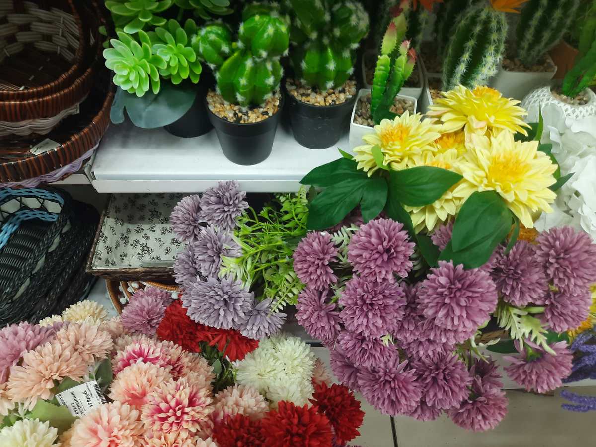 цветов много