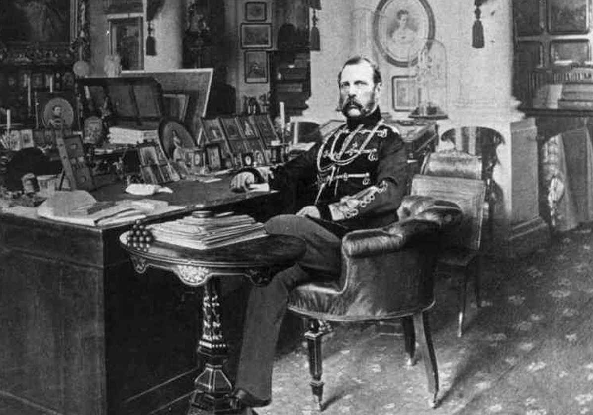 Александр II в рабочем кабинете. 1875 год. Источник: pinterest