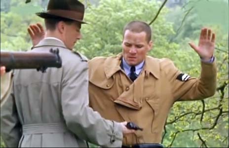 Кадр из сериала "Война Фойла"