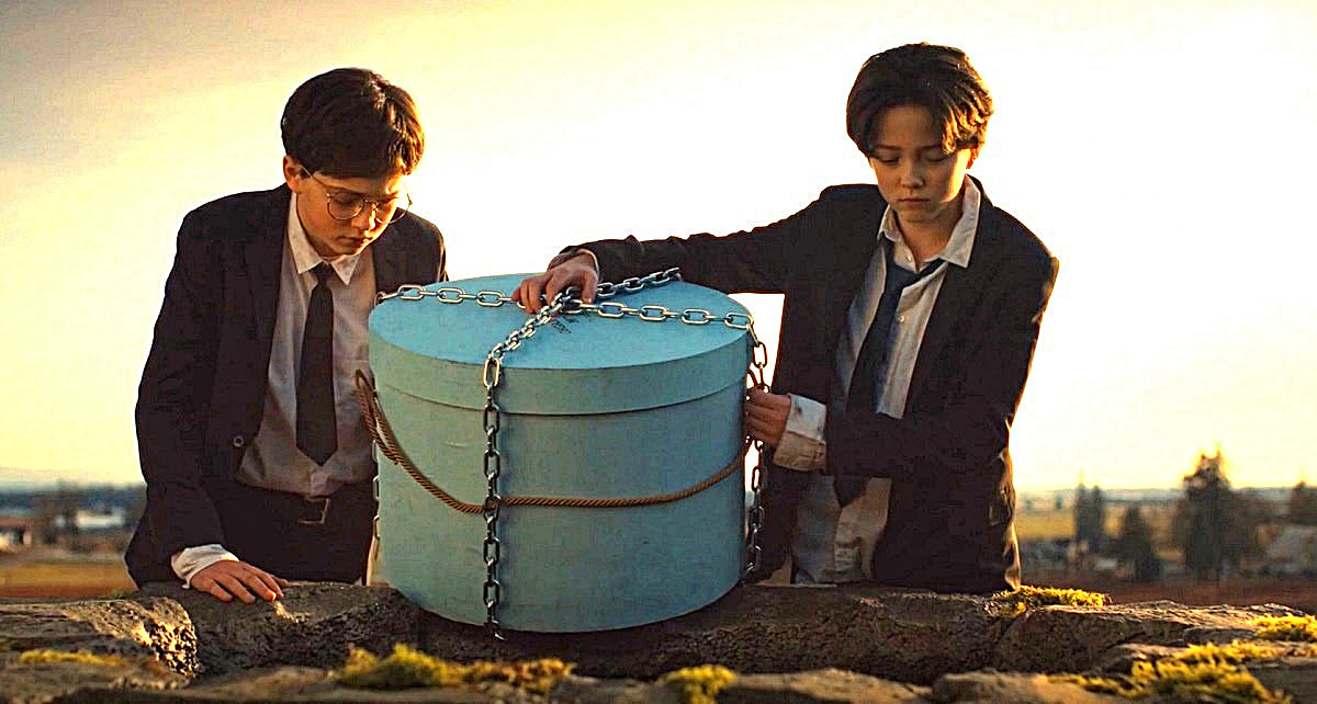 Мода использовать колодцы в качестве мусоросборников для древнего зла жива в кино и поныне. 