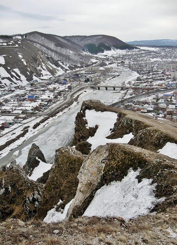 Фотографии Татьяны Немшановой. Город Аша. Вид на Ашу с Казарменного хребта. Долина реки Сим. Аминовка, Козенский.  Кленовые горы. Аминовский мост.железная дорога. Сейчас с 18 марта  эта долина затоплена водой реки Сим. Идёт ледоход на Симу.