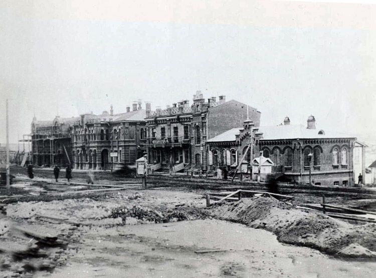    Строящаяся первая очередь доходного дома Кровяковых (последнее здание). Источник: dkphoto.livejournal.com