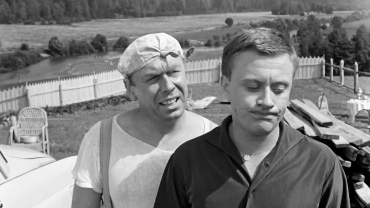 Советское кино оставило нам богатое наследие, и среди множества жанров особое место занимают фильмы, посвящённые автомобилям.  Кадр из фильма; "Берегись автомобиля".