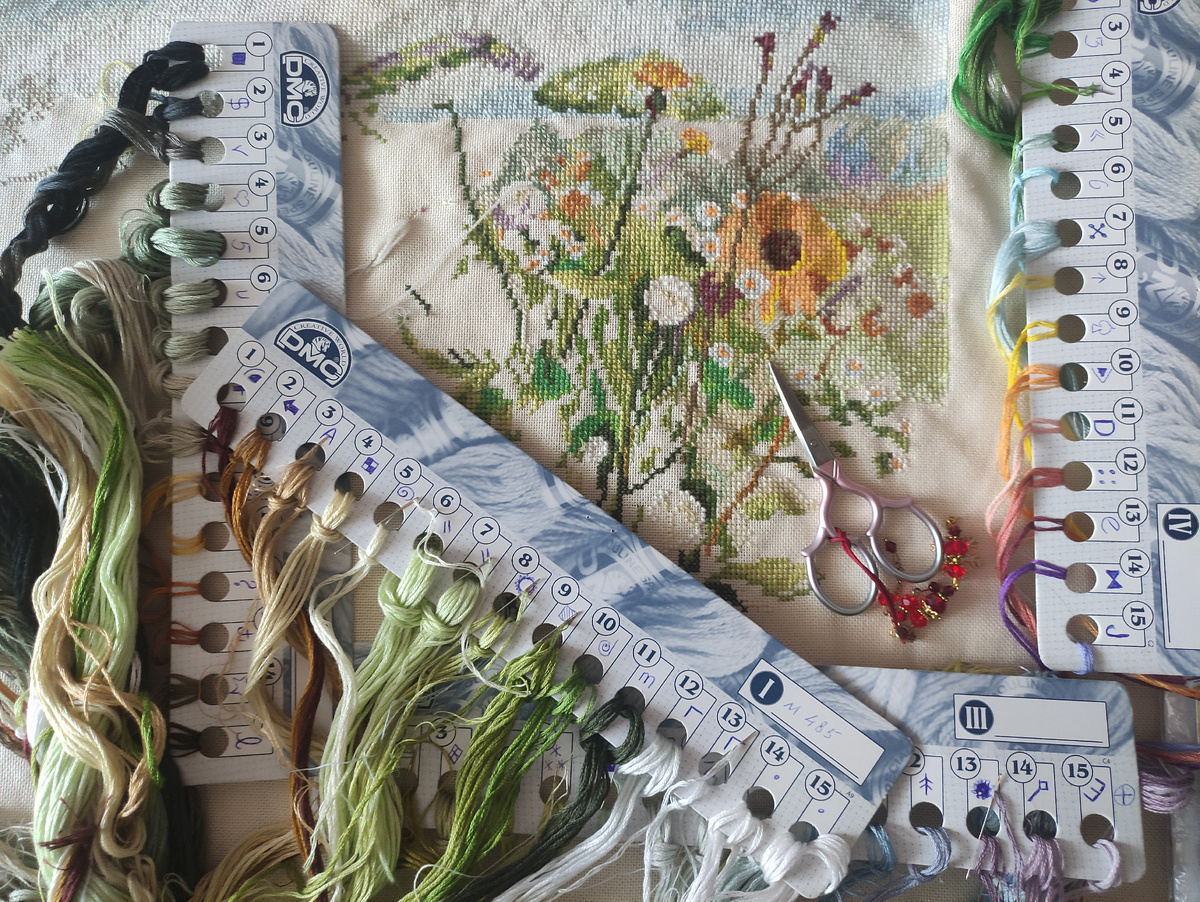 Название по-английски:Morning in the country
Название по-русски: Утро в деревне
Размер, см:40x40
Тип канвы, каунт:Аида 14, Цвет канвы: Серо-бежевая - у меня замена на бежевую равномерку
Мулине DMC (хлопок - 100%)
Сложность:5