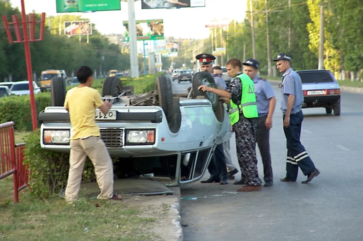    Дорожные эксперты сходятся в том, что культура вождения в Волгограде низкая.