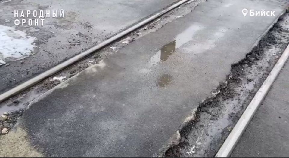   Трамвайный переезд в Бийске. Источник: t.me/onf_barnaul