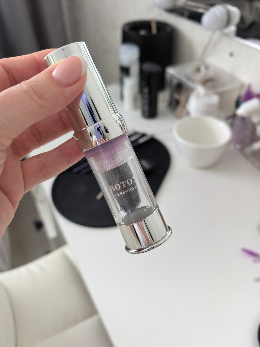 Сейчас у меня такой ботокс для бровей и ресниц, но видите - он уже заканчивается, так что скоро куплю какой нибудь другой и обязательно Вам покажу