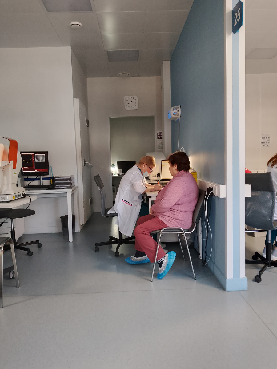 Сидит моя крошка