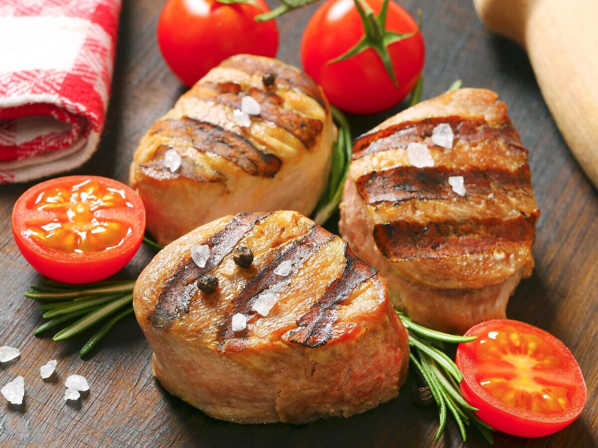    Медальоны из свиной вырезки© Getty Images / vikif