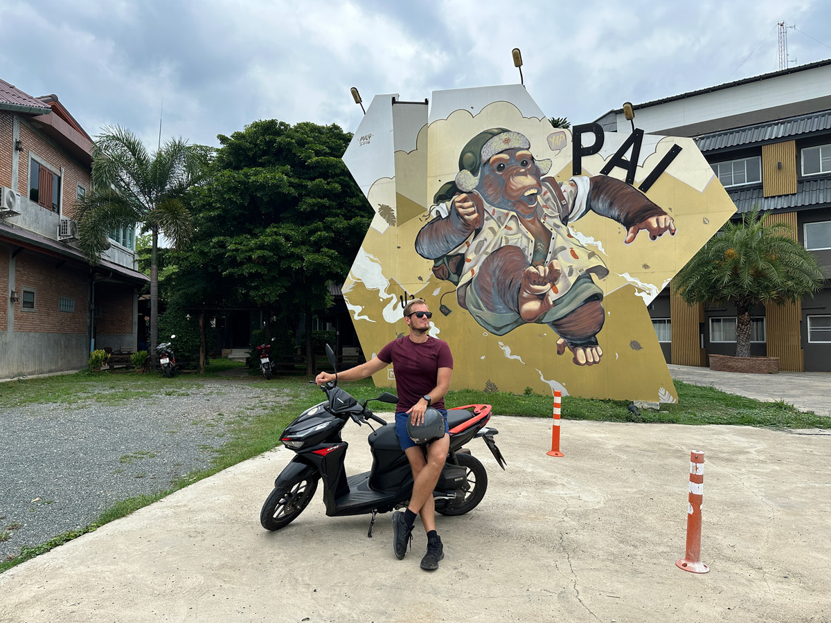 это я на севере Таиланда. До моря - почти тысяча километров