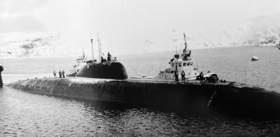 Прибытие АПЛ пр. 671 на завод