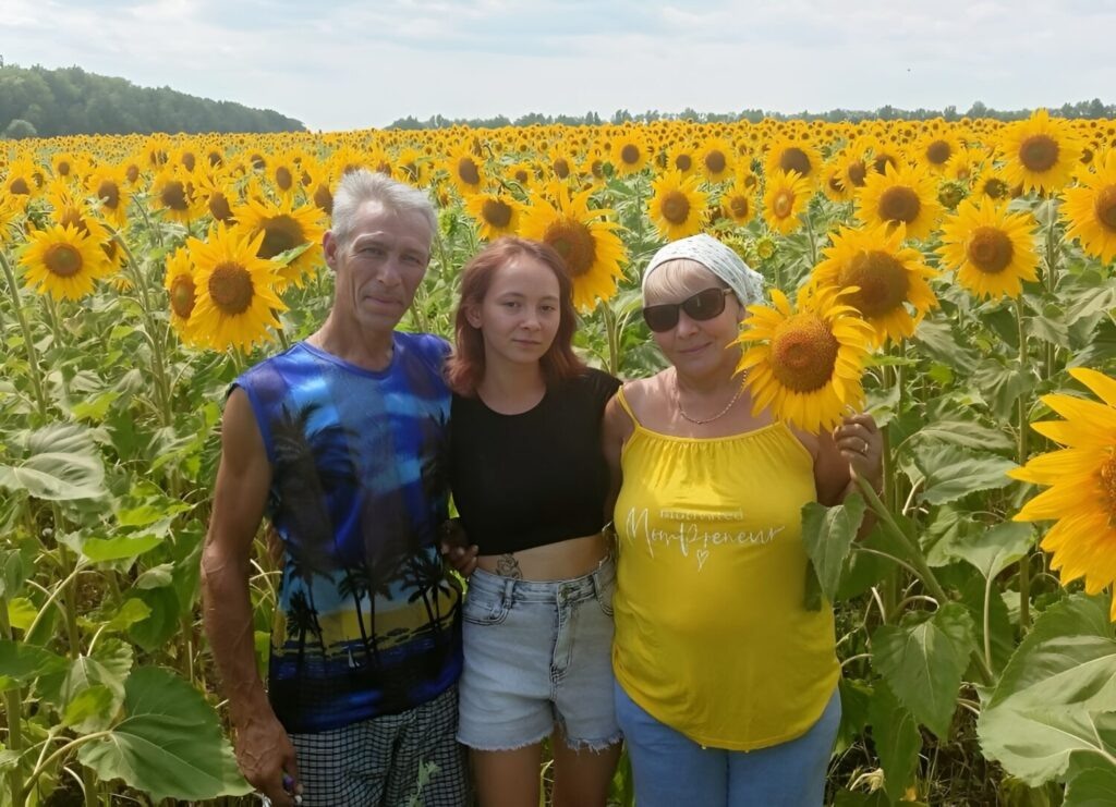 Лиза с родителями