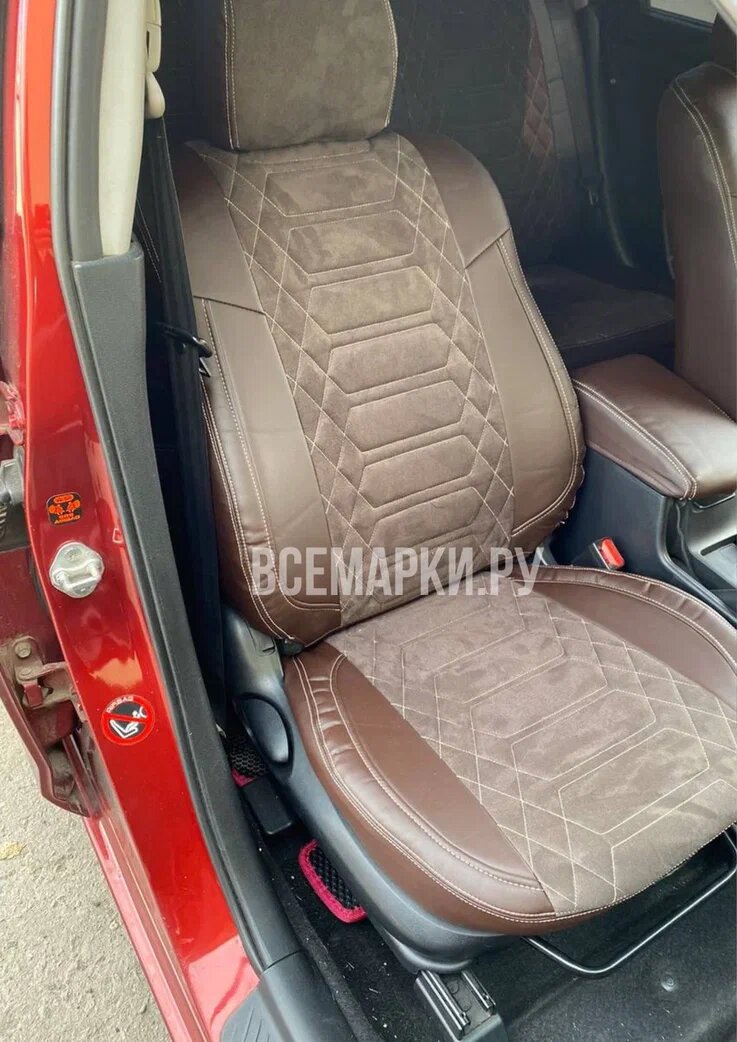 Авточехлы – важный элемент для защиты и обновления интерьера автомобиля. При выборе материала для чехлов стоит учитывать различные факторы, включая износостойкость, внешний вид, комфорт и цену.


Текстильные чехлы – наиболее доступный вариант, предлагающий широкую цветовую гамму и простоту в уходе. Однако они менее долговечны и подвержены загрязнениям.


Экокожа – искусственный материал, имитирующий натуральную кожу. Она более устойчива к износу, легко чистится и выглядит презентабельно. При этом, экокожа может быть менее дышащей, чем текстиль.


Натуральная кожа – премиальный материал, отличающийся долговечностью, элегантностью и высоким уровнем комфорта. Кожаные чехлы хорошо "дышат", но требуют бережного ухода и стоят дороже других вариантов.


Выбор материала для авточехлов зависит от личных предпочтений и бюджета. Каждый материал имеет свои преимущества и недостатки, которые следует учитывать при покупке.Чтобы сделать заказ, свяжитесь с нами:

ТГ: Vsemarkiru

Whats up: +79699670508

Контактный телефон:+74950858589 (только для звонков)