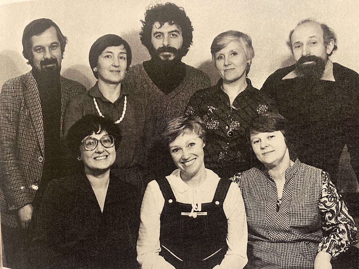 Сидят слева направо: Н.Власова, Е.Смирнова, Т.Нежнова. Стоят слева направо: В.Слободчиков, Т.Гаврилова, Р.Спектор, В.Щур, В.Ражников.