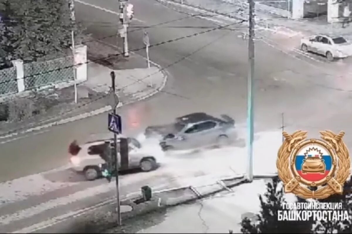   В Башкирии пьяный водитель «Лексуса» повредил 4 машины на перекрестке