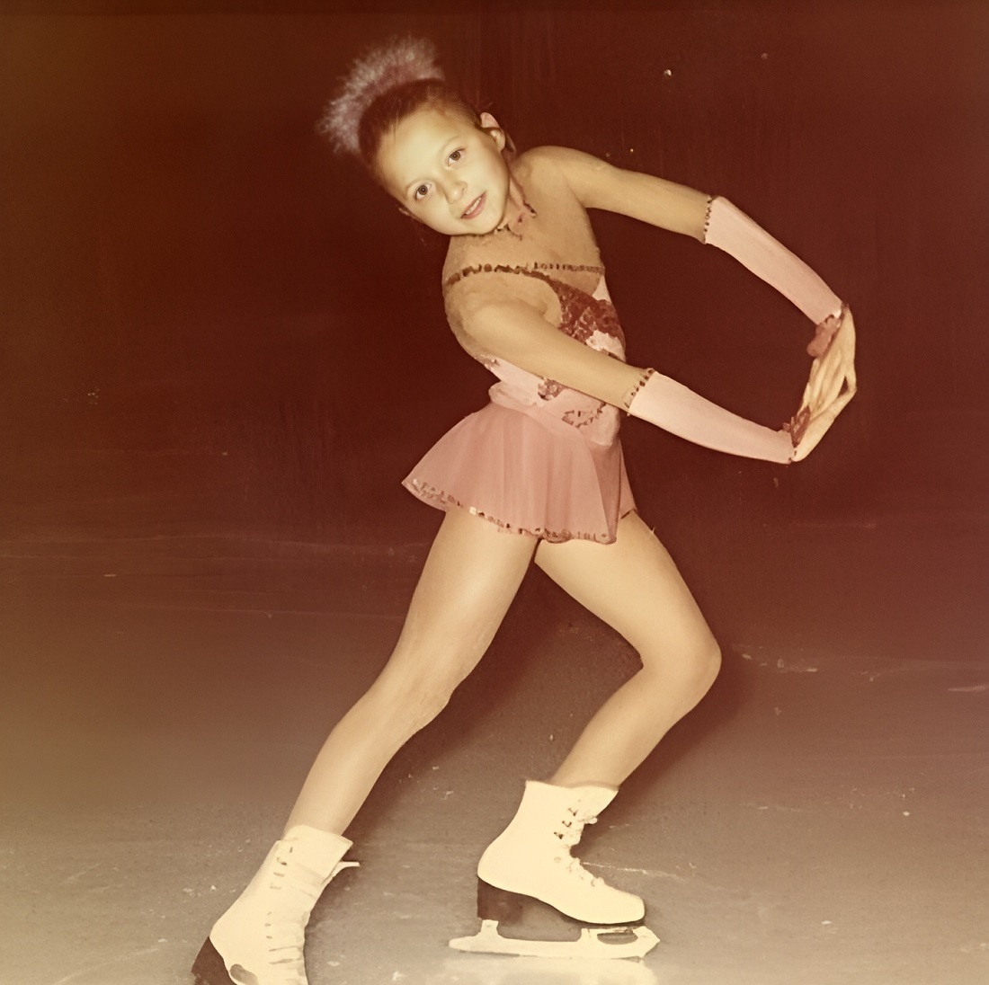 Известно, что кумирами детства героини моей сегодняшней истории были легендарные фигуристы — Сергей Гринков и Екатерина Гордеева