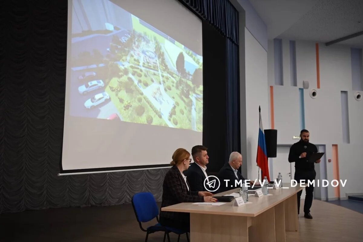    Мэр Белгорода встретился с жителями разрушенного при атаке дома на Щорса