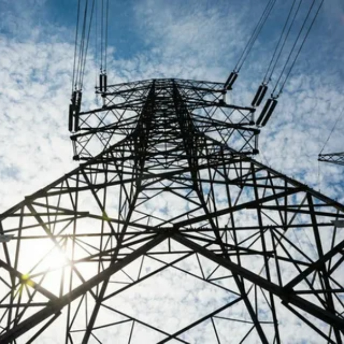 Для городского населения в первом диапазоне энергопотребления (до 3900 киловатт-часов в месяц) цена вырастет с 1,58 до 1,78 рубля. По второму диапазону (до шести тысяч киловатт) цена увеличена с 2,54 до 3,31 рубля, по третьему (более шести тысяч киловатт) с 4,9 до 6,5 рубля.