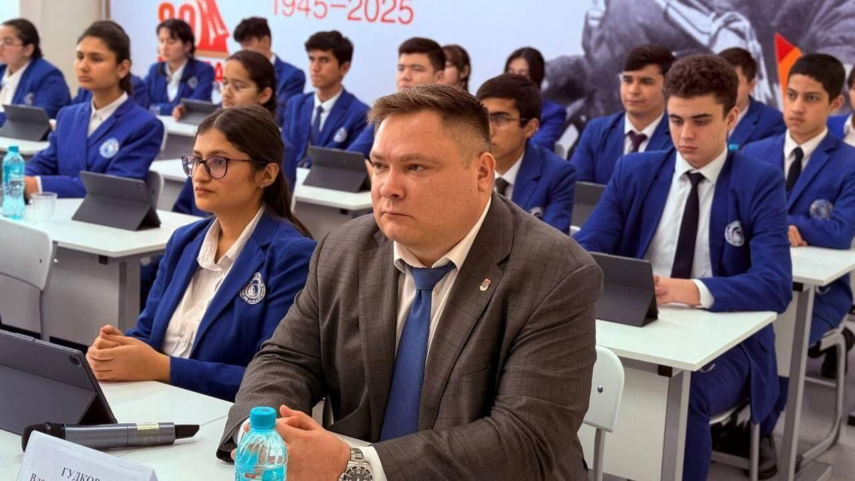 © Foto/ Российско-таджикская средняя общеобразовательная школа