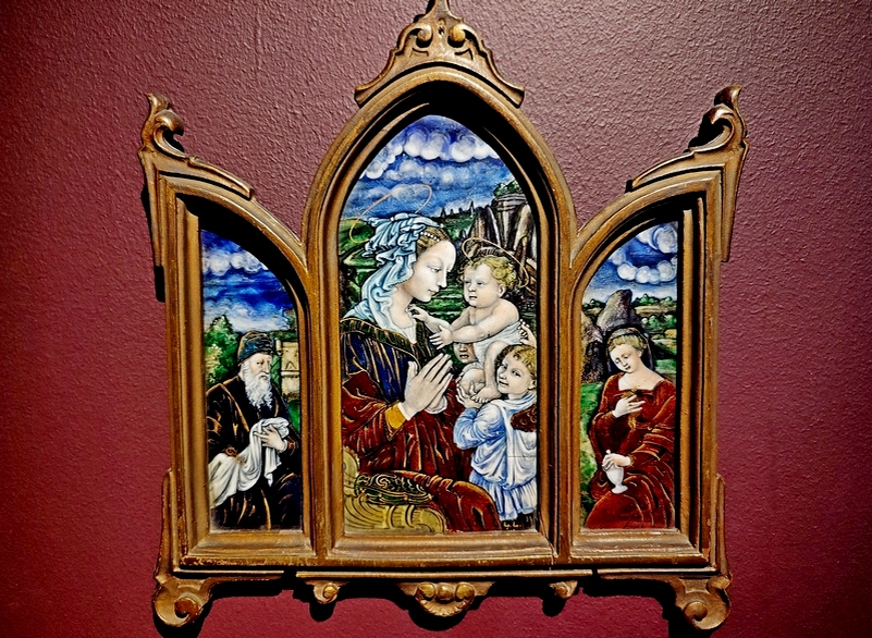 Триптих с Мадонной с младенцем, двумя ангелами и святыми на боковых створках. По картине Фра Филиппо Липпи «Мадонна с младенцем и двумя ангелами», 1465. Монографист L.L.