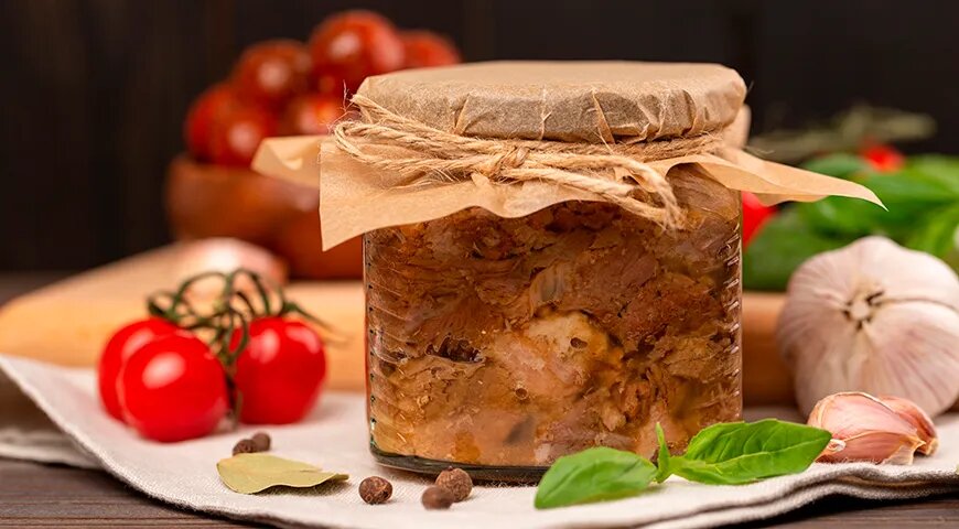   Тушенка из кролика (Shutterstock/FOTODOM)