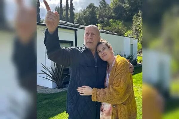    Брюс Уиллис с дочерью. Фото: соцсети