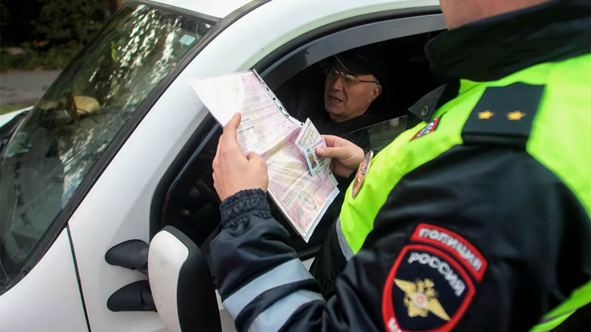 Весь транспорт, перемещающийся по российским автодорогам, должен быть застрахован по ОСАГО. Это обязательная страховка, покрывающая гражданскую ответственность водителей в случае ДТП. В случае аварии страховая компания виновника возместит ущерб потерпевшему, а сам виновник избежит необходимости компенсировать ущерб из собственных средств.