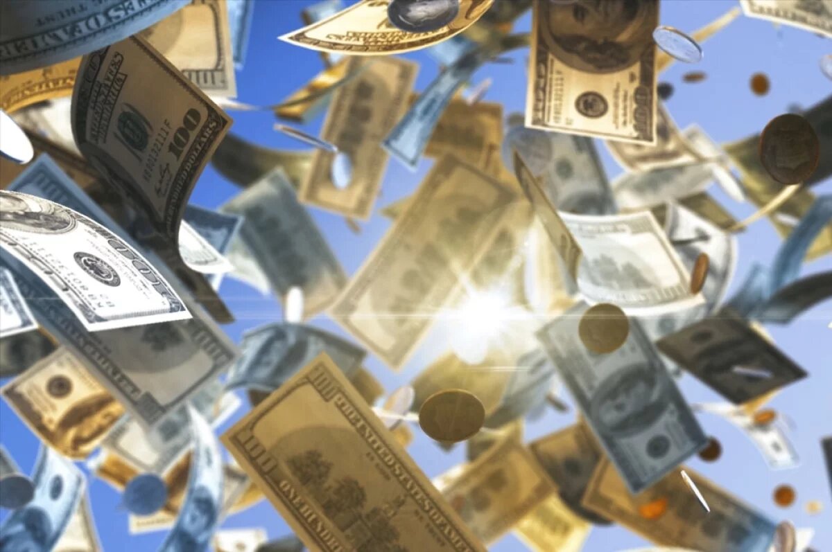    Доллар упал.