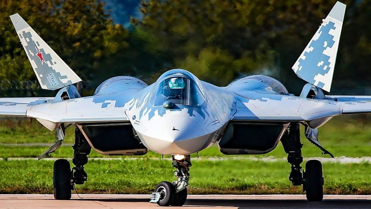 Фотография для иллюстрации статьи "Истребитель Су-57: единственный, кто может атаковать в зоне ПВО", канала "Техно Колибри", Дзен.