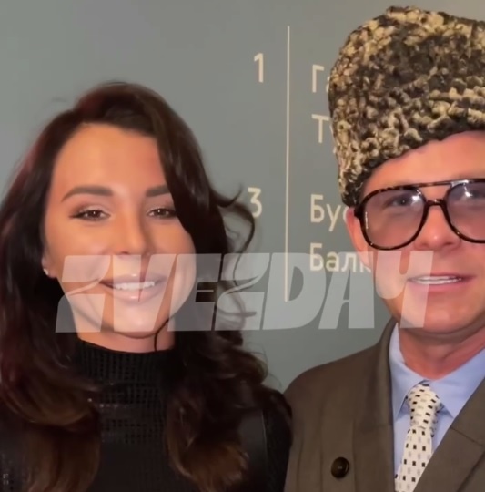    Митя Фомин с незнакомкой. Фото: скрин