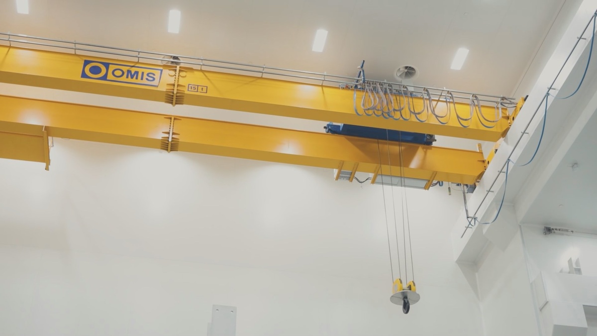 Высота стенда восемь метров